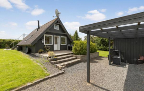 2 Bedroom Awesome Home In Rønde, Rønde